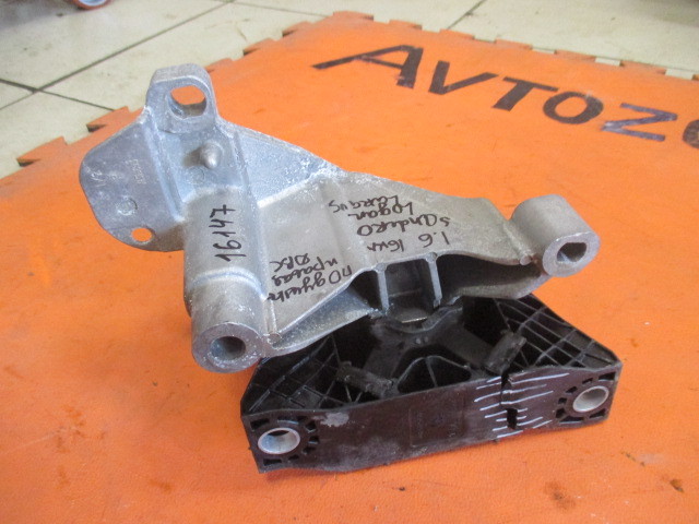 Кронштейн двигателя правый Renault logan I 2004-2009 на Renault logan I