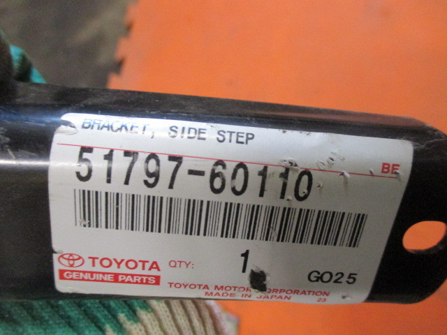 Кронштейн подножки Toyota Land Cruiser 200 2007-2012 на Toyota Land Cruiser 200
