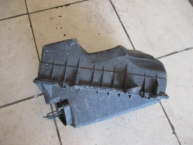 Корпус воздушного фильтра Audi A3 (8L) 1996-2000 на Audi A3 (8L)