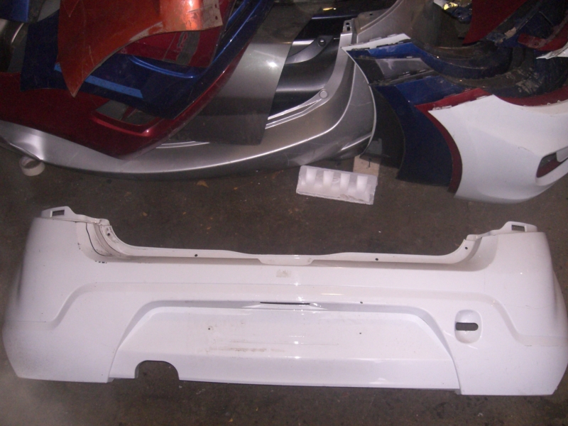 Бампер задний Renault Sandero  2009-2014 на Renault Sandero 