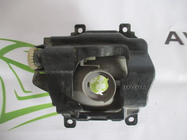 Фара противотуманная левая Toyota Land Cruiser 200 2007-2012 на Toyota Land Cruiser 200