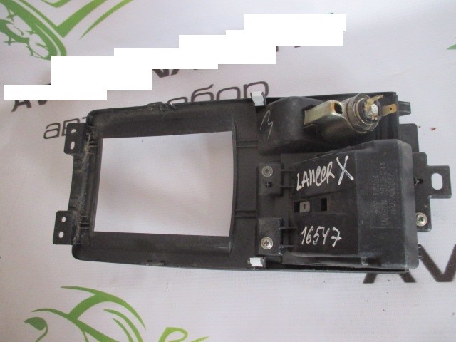 Накладка на консоль с пепельницей Mitsubishi Lancer X 2007-н.в. 8015a041zz на Mitsubishi Lancer X