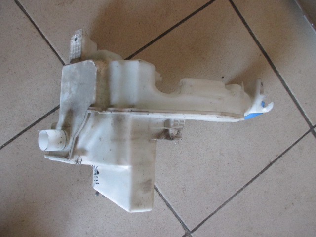Бачок омывателя на Volkswagen Passat VI (B6) 2002-2010 на Volkswagen Passat VI (B6)
