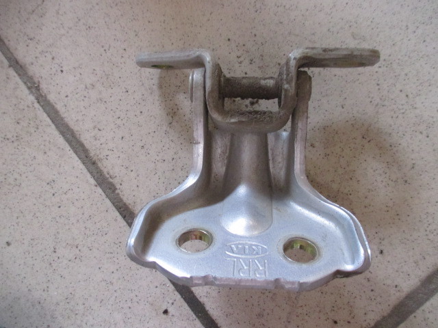 Петля двери Kia Sorento (BL) 2002-2006 на Kia Sorento (BL)