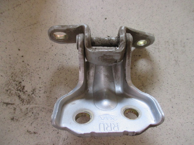 Петля двери Kia Sorento (BL) 2002-2006 на Kia Sorento (BL)