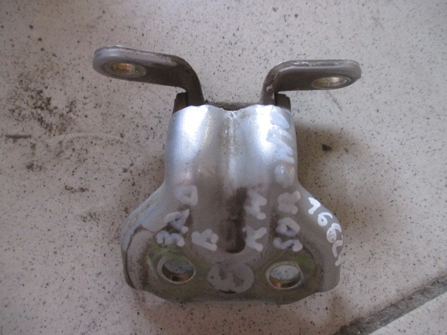 Петля двери Kia Sorento (BL) 2002-2006 на Kia Sorento (BL)