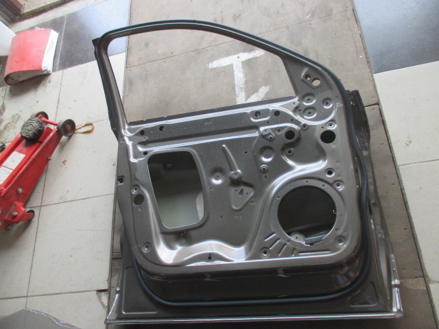 Дверь передняя правая Audi Q3  2011-2014 на Audi Q3 