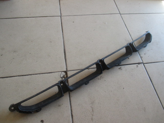 Кронштейн решетки радиатора Audi A4 (B8) 2007-2011 на Audi A4 (B8)