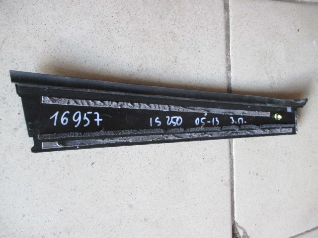 Накладка двери передней правой Lexus IS II (XE20) 2005-2010 на Lexus IS II (XE20)