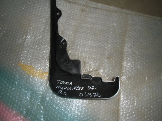 Брызговик передний правый Toyota Highlander 2 (U40) 2007-2010 на Toyota Highlander 2 (U40)