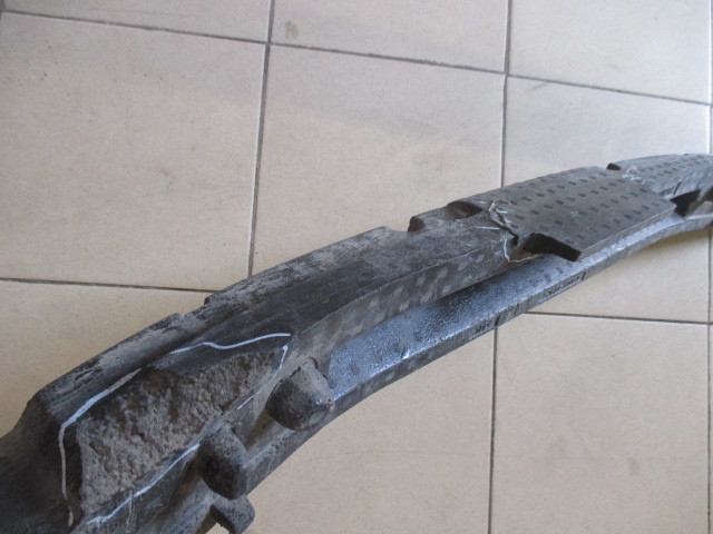 Наполнитель переднего бампера Toyota Land Cruiser 200 2007-2012 на Toyota Land Cruiser 200