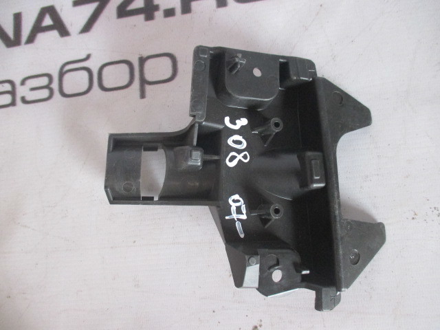 Кронштейн форсунки омывателя фары левый Peugeot 308 2008-2011 9680741180 на Peugeot 308