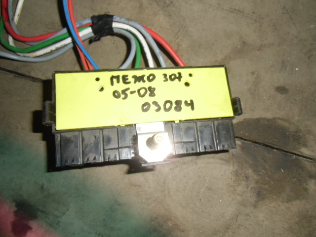 Блок предохранителей Peugeot 307 2001-2008 на Peugeot 307