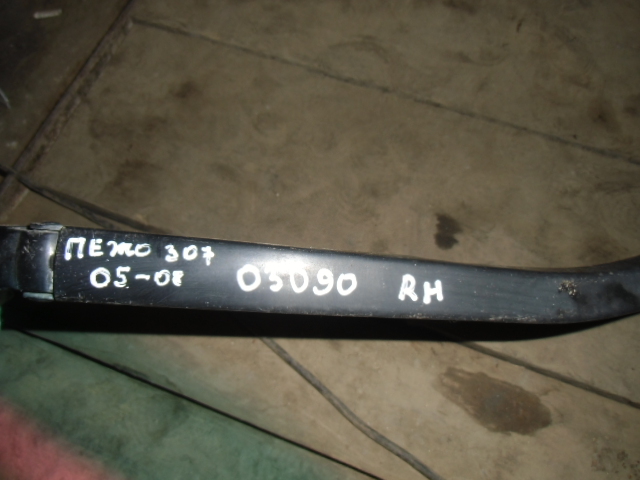 Поводок стеклоочистителя передний правый Peugeot 307 2001-2008 на Peugeot 307