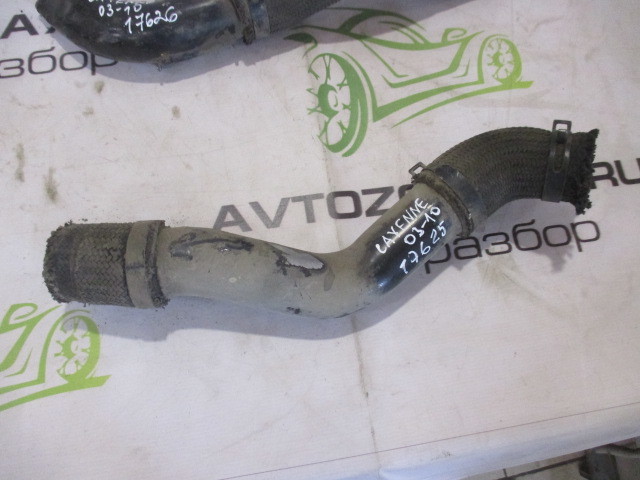 Патрубок Porsche Cayenne 955 2002-2007 на Porsche Cayenne 955