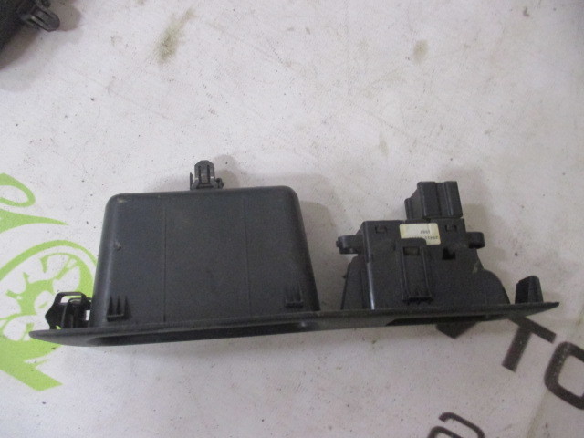 Кнопка стеклоподъемника Nissan Qashqai J10 2006-2010 на Nissan Qashqai J10
