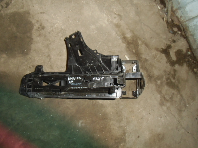 Кронштейн крепления фары BMW 6-Series (E63, E64)  2007-2010 на BMW 6-Series (E63, E64) 