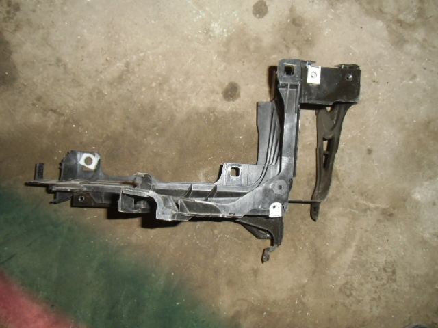 Кронштейн крепления фары BMW 6-Series (E63, E64)  2007-2010 на BMW 6-Series (E63, E64) 