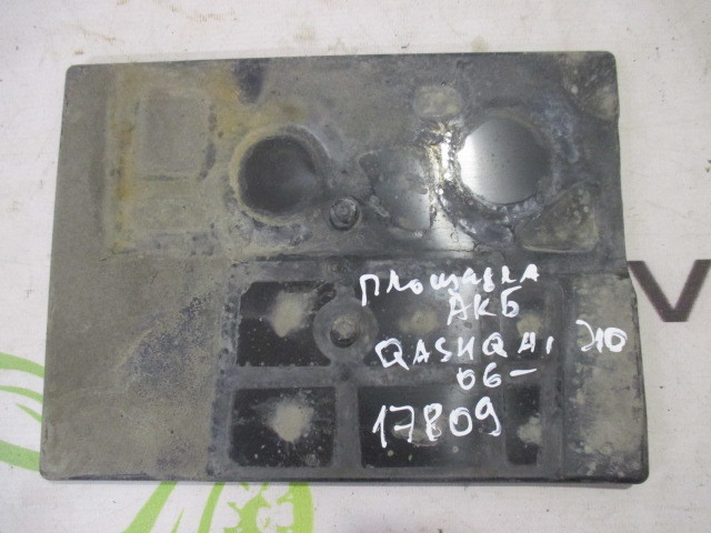 Крепление АКБ (корпус подставка) Nissan Qashqai J10 2006-2010 на Nissan Qashqai J10