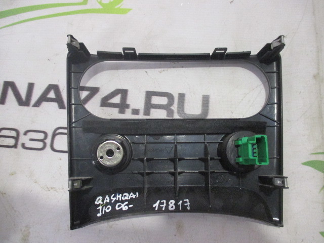 Накладка центр консоли на блок управления печкой на Qashqai (J10) 2006-2014 на Nissan Qashqai J10