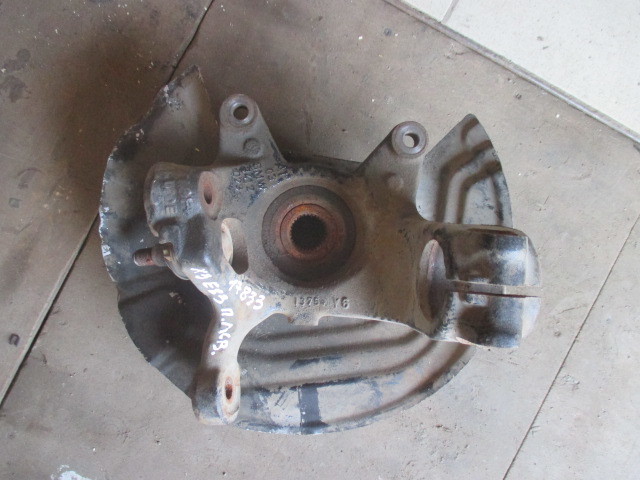 Кулак поворотный передний левый BMW X3 E83 2003-2006 на BMW X3 E83