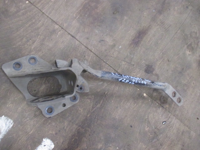 Кронштейн заднего рычага Nissan Qashqai J10 2006-2010 на Nissan Qashqai J10