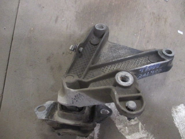 Кронштейн АКПП левый Nissan Qashqai J10 2006-2010 на Nissan Qashqai J10