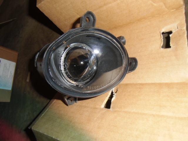 Фара противотуманная левая Volkswagen Passat VI (B6) 2002-2010 на Volkswagen Passat VI (B6)
