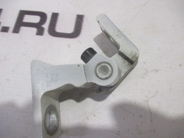 Петля верхняя задней правой двери Polo (Sed RUS) 2011>;Yeti 2009;Rapid 2013 7N0831402 на Volkswagen Polo V