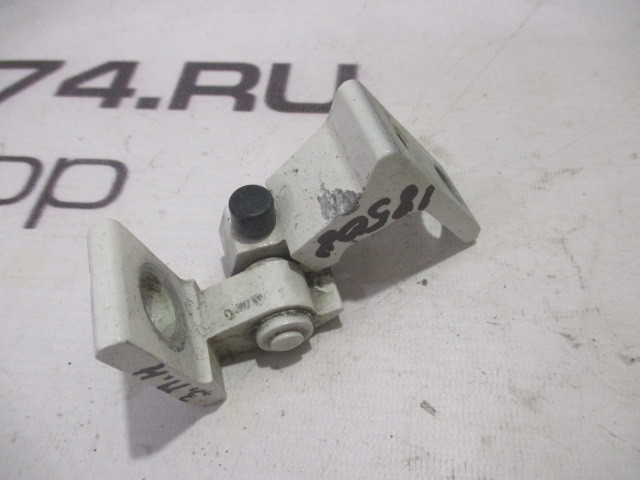 Петля нижняя задней правой двери Volkswagen Polo V 2009-2015 7N0831402 на Volkswagen Polo V