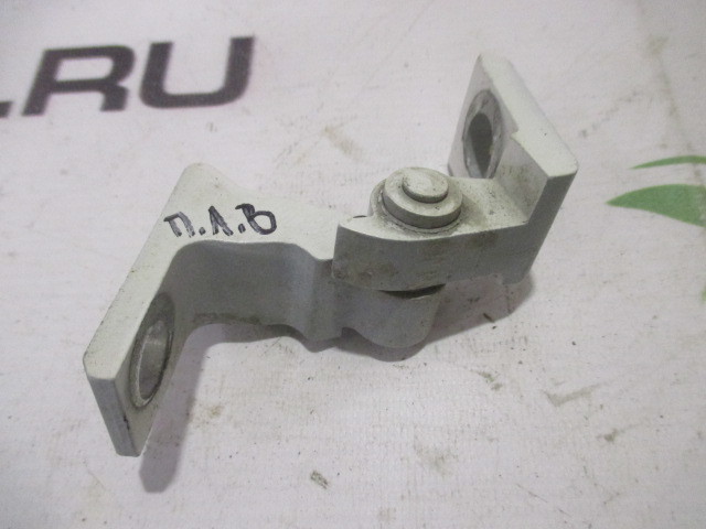 Петля верхняя передней левой двери Volkswagen Polo V 2009-2015 7N0831401 на Volkswagen Polo V