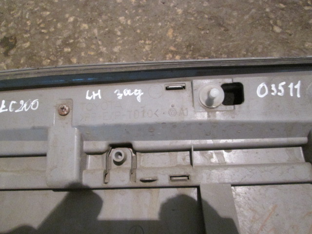 Накладка двери задней Toyota Land Cruiser 200 2007-2012 на Toyota Land Cruiser 200