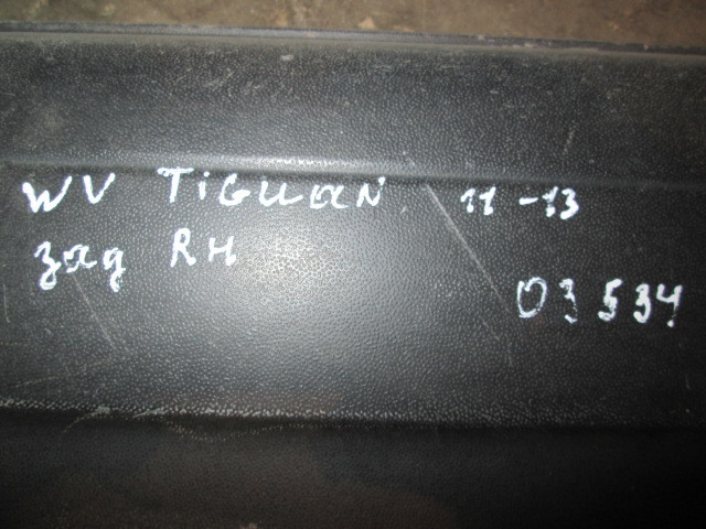 Накладка двери задней правой Volkswagen Tiguan  2011-2016 на Volkswagen Tiguan 