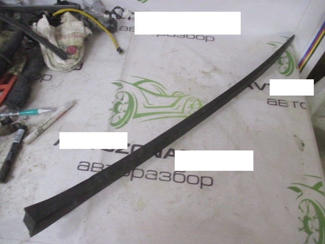 Накладка лобового стекла левая Opel Astra J 2009-2015 на Opel Astra J