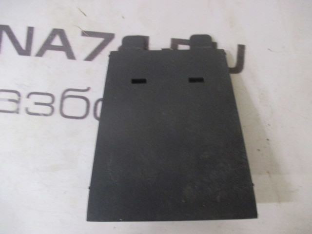 Заглушка ящика передней консоли Opel Astra J 2009-2015 13286435 на Opel Astra J