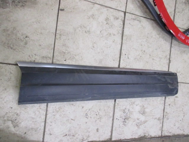 Накладка двери передней правой Volkswagen Tiguan  2011-2016   5N0854940D на Volkswagen Tiguan 