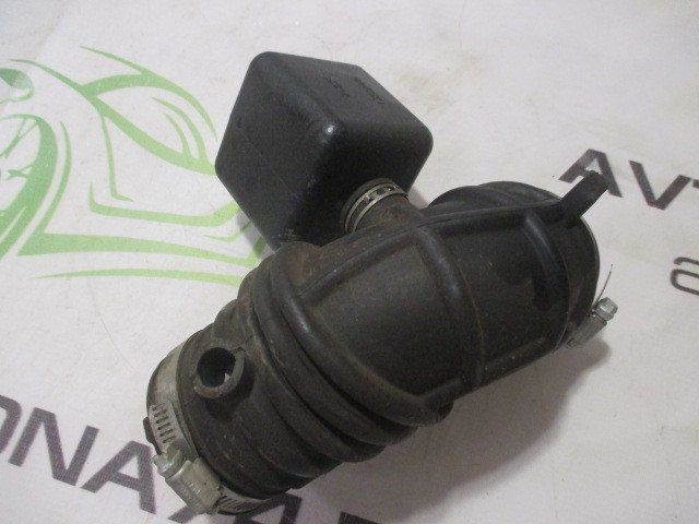 Патрубок воздушного фильтра Suzuki Grand Vitara  2005-2008 на Suzuki Grand Vitara 