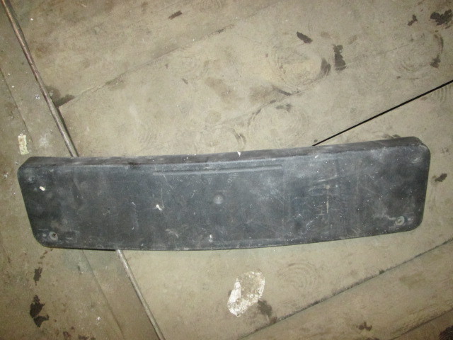 Накладка переднего бампера под номер Mercedes-Benz M-Class (W164) 2005-2008 на Mercedes-Benz M-Class (W164)