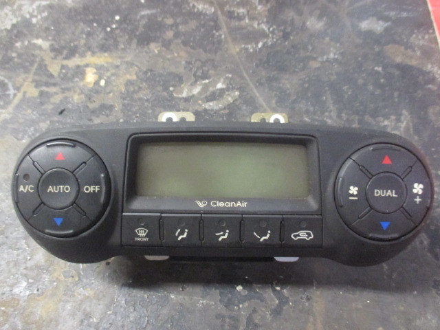 Блок управления климатической установкой Hyundai ix35  2010-2015 на Hyundai ix35 