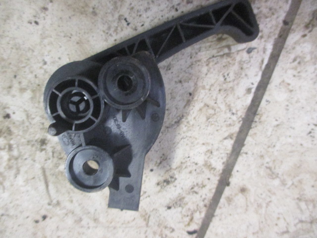 Рычаг открывания капота Hyundai ix35  2010-2015 на Hyundai ix35 