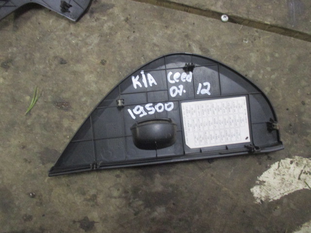 Накладка торпеды боковая левая  Kia Ceed (ED) 2006-2012 847811H000 на Kia Ceed (ED)