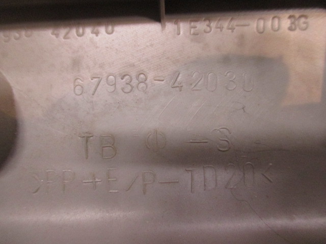 Обшивка двери багажника верхняя левая Toyota RAV 4 (XA30) 2005-2010 6793842030 на Toyota RAV 4 (XA30)