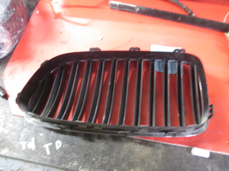 Решетка радиатора BMW 5-Series(F10,F11,F07) 2009-2013 на BMW 5-Series(F10,F11,F07)
