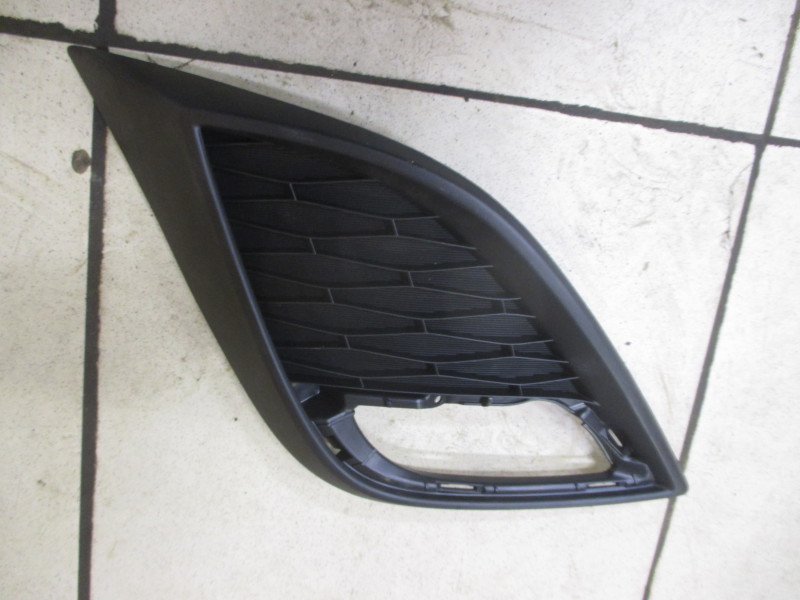 Решетка в бампер правая, левая Mazda 3 (BL) 2009-2011 на Mazda 3 (BL)