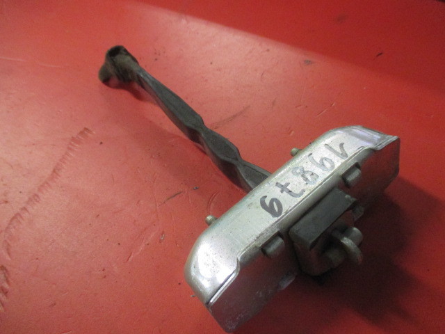 Ограничитель двери Toyota RAV 4 (XA30) 2005-2010 на Toyota RAV 4 (XA30)