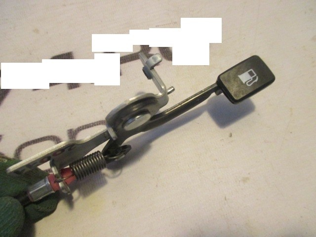 Кнопка открывания лючка бензобака Suzuki Grand Vitara  2005-2008 на Suzuki Grand Vitara 