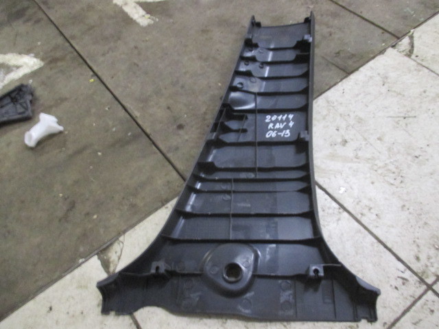 Обшивка стойки центральная левая нижняя Toyota RAV 4 (XA30) 2005-2010 на Toyota RAV 4 (XA30)