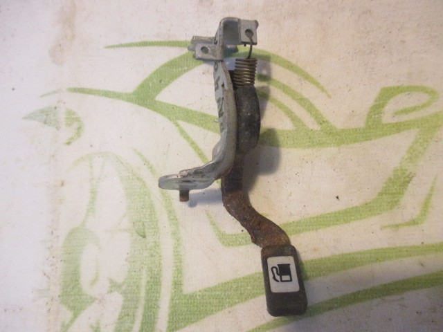 Кнопка открывания лючка бензобака Toyota RAV 4 (XA30) 2005-2010 на Toyota RAV 4 (XA30)