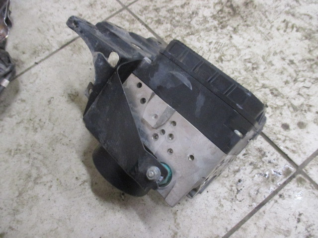 Блок ABS (насос) Toyota RAV 4 (XA30) 2005-2010 на Toyota RAV 4 (XA30)