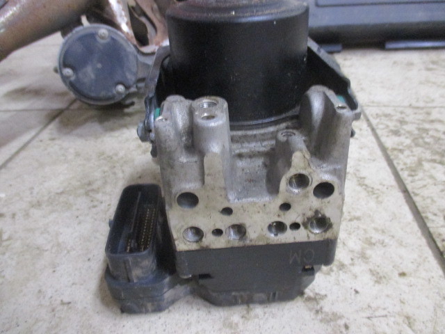 Блок ABS (насос) Toyota RAV 4 (XA30) 2005-2010 на Toyota RAV 4 (XA30)